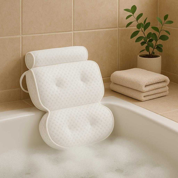 Badehynde med sugekopper til Ergonomisk Komfort og Stabilitet i Badekar. A cozy bathroom scene where the ergonomic bath pillow is showcased on the edge of a tub filled with bubbles, next to a folded towel and a small plant.