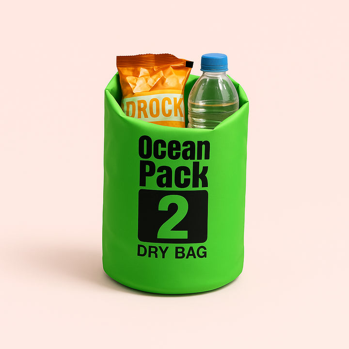 Enhanced Bådtaske: Vandtæt og Slidstærk Drybag – Ideel til Outdoor & Vandsport – Tilgængelig i Orange, Sort, Himmelblå, Grøn og Størrelser 2L, 3L, 15L: A different realistic forest hiking trail setting where the green drybag is securely positioned on a rock beside a flowing stream, being used to store snacks and a water bottle in a believable way, with proper physics, shadows, and realistic integration into the outdoor environment.