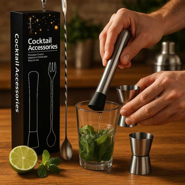 Cocktail Mixer Sæt i Rustfrit Stål, Plastik og metal - 3 Dele, Premium Kvalitet: A realistic home bar setting where the cocktail mixer set is properly grounded on a wooden countertop, being actively used by a pair of hands making a mojito.