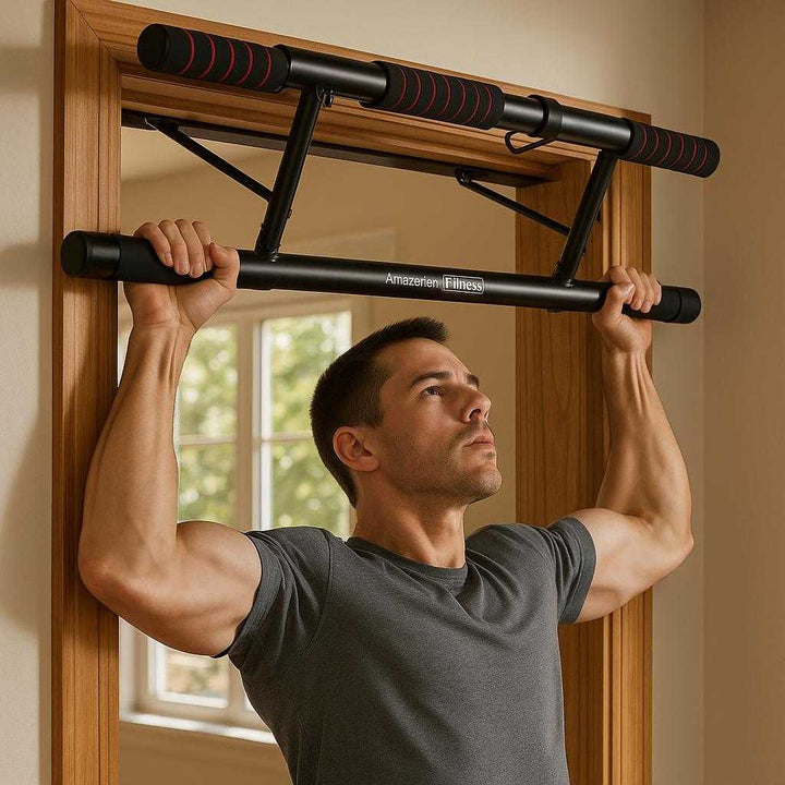 Dørtræningsstang i sort og rød - Multifunktionel og bærbar træningsudstyr til overkropsøvelser: A realistic home gym setting where the pull-up bar is properly grounded on a sturdy wooden door frame, being actively used by a person performing pull-ups.