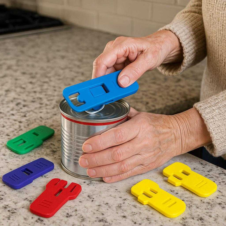 Dåseåbner i moderne design - ideel til ældre, nem at bruge, farvekodet for nem identifikation: A realistic kitchen setting where the can opener is properly grounded on a kitchen counter, being actively used by an elderly person to easily open a can.