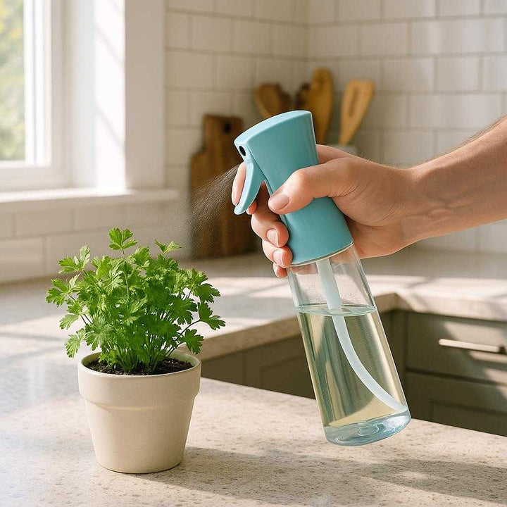 Finforstøver med Højtryk – 300ml Sprayflaske i Moderne Design og Fem Farver: A realistic kitchen setting where the spray bottle is properly grounded on a countertop, being actively used by a person's hand to mist herbs.