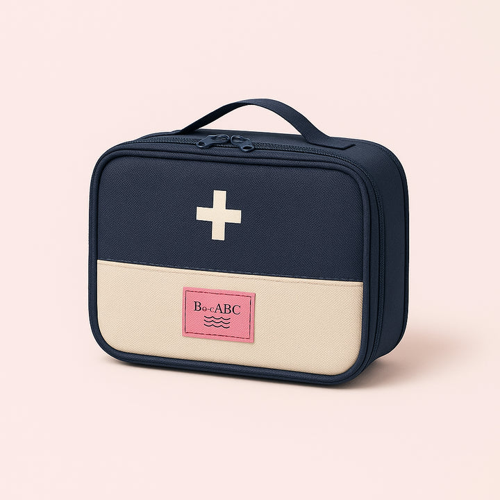 Enhanced Førstehjælpsmappe i Kompakt Design med Rød, Gul, Grå og Lyserød - Høj Kvalitet og Sikker Opbevaring. A close-up of the first aid kit neatly organized inside a glove compartment of a car, ready for emergencies on a scenic road trip through the countryside.