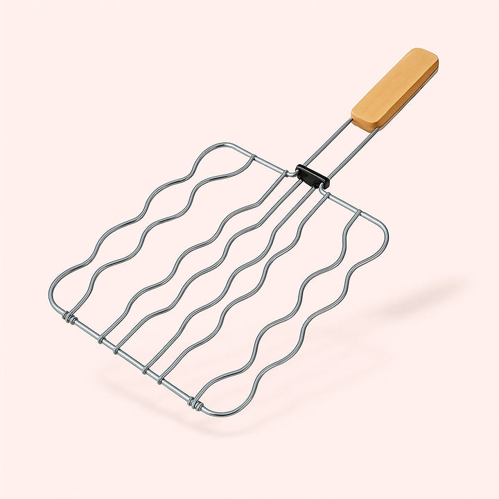 Enhanced Grillkurv i Rustfrit Stål med Træhåndtag - Høj Kvalitet til Madlavning. The elegant grill basket is displayed on a rustic wooden table at a picnic area, surrounded by freshly grilled corn and skewers on a sunny afternoon.