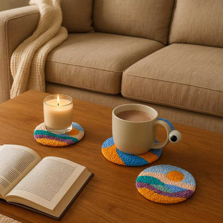 Hæklet bordskåner med kunstnerisk design - Beskyt dine overflader med stil. An inviting living room scene where the colorful crocheted coasters protect a wooden coffee table, shown with a mug of cocoa and a lit scented candle, with a plush sofa and a book laid open nearby.