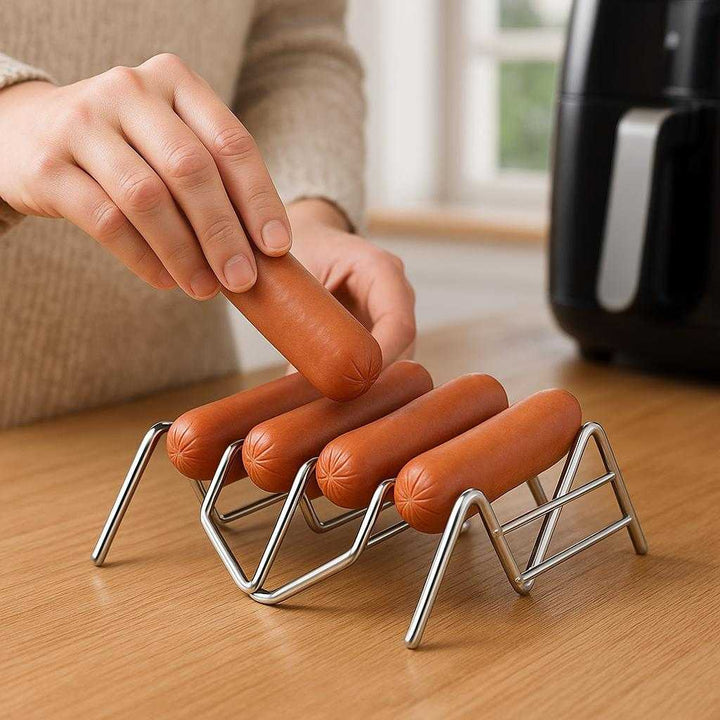 Hotdog Holder til Airfryer – Rustfri Stål, Høj Kvalitet til Perfekte Pølser: A realistic kitchen setting where the stainless steel hotdog holder for airfryers is properly grounded on a clean wooden countertop.
