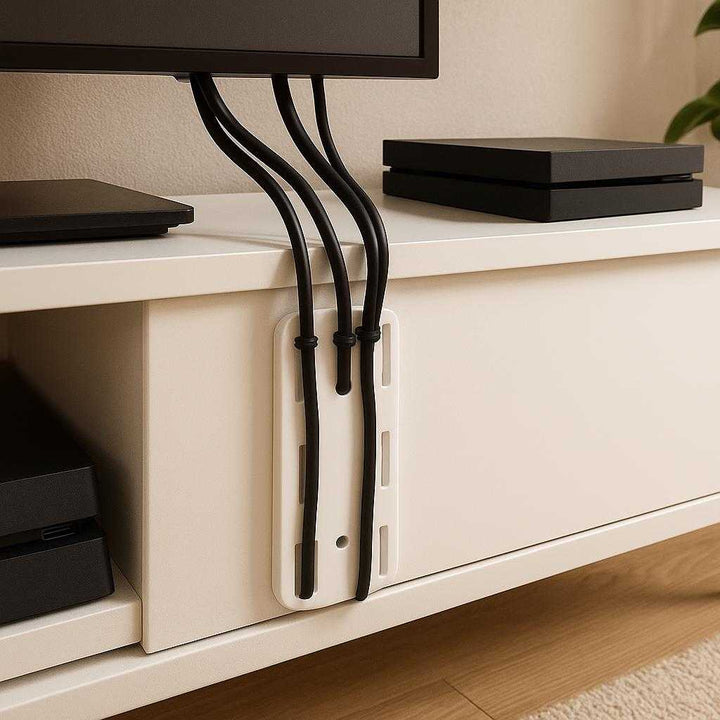 Kabelorganisering Professionel til Stikdåser og Skrivebord - Avanceret Høj Kvalitet i Hvidt Design: A different realistic home workspace setting where the cable organizer is positioned on the back of a white wall-mounted media cabinet.