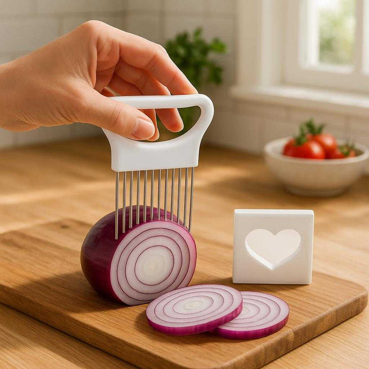 Løgskærerholder i rustfrit stål til nem og præcis løgskæring - Professionelt køkkentilbehør med hvidt håndtag: A realistic kitchen setting where the product is properly grounded on a wooden cutting board, being actively used by a hand to slice an onion into even rings.