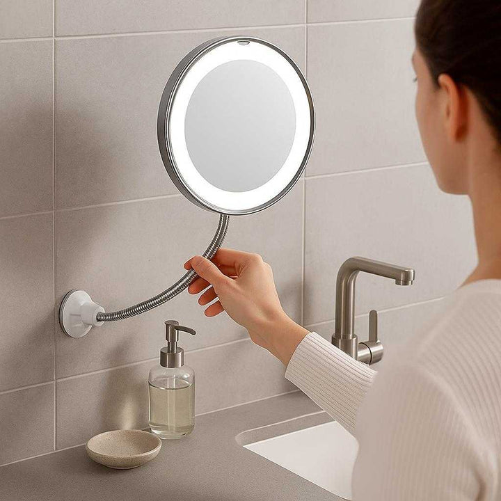 Makeup Spejl med LED Lys og Fleksibel Arm – Professionel Belysning til Præcis Makeupanvendelse: A realistic modern bathroom setting where the makeup mirror is securely mounted on a tiled wall above a sleek bathroom counter.