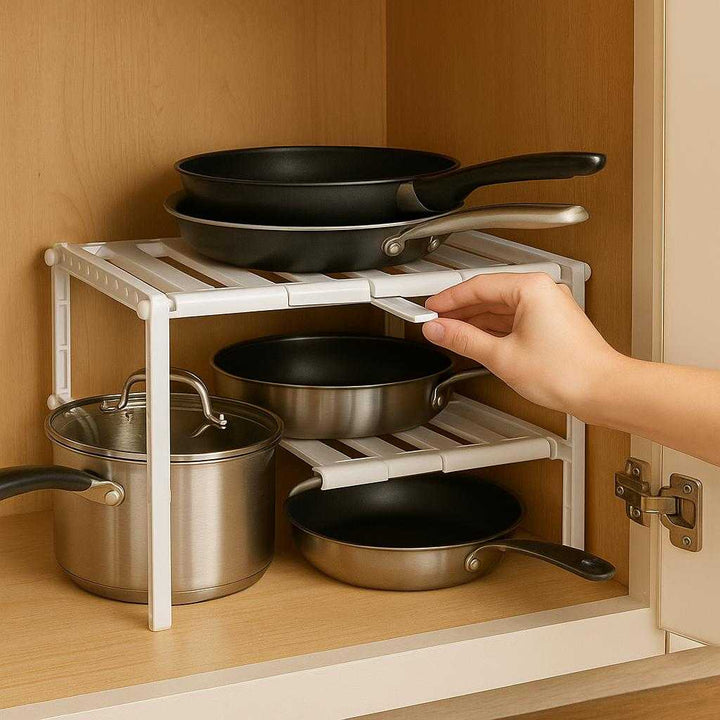 Opbevaring under vasken hvid - Professionel pladsudnyttelse og organisering med justerbare hylder: A different realistic kitchen environment where the product is securely positioned inside a kitchen cabinet, being used to neatly arrange an assortment of pots and pans, with proper physics ensuring everything is stable.