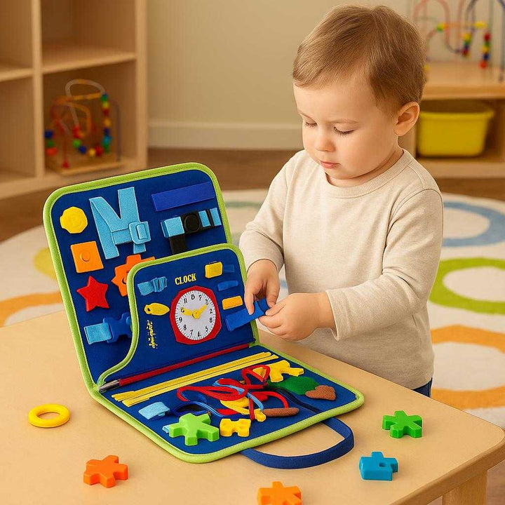 Pædagogisk aktivitetsbog til børn - Udvikler motorik og kognitive evner med farverig læringsbog i filt: A different realistic setting in a daycare classroom where the product is securely positioned on a small child-sized table.