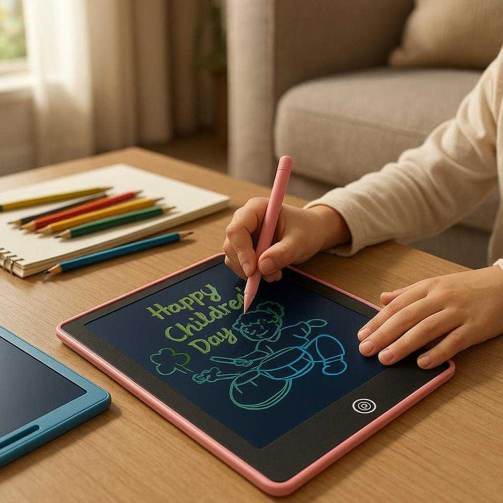 Professionel Tegnetablet til Børn med Skærm - Kreativ Leg og Læring i Sort og Pink: A realistic family living room setting where the professional drawing tablet for children with a screen is properly grounded on a low coffee table, actively being used by a child drawing colorful doodles.