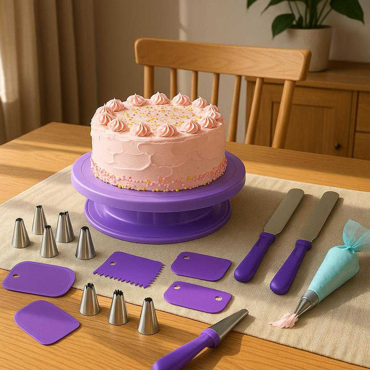 Rustfrit Stål Dekorerings Sæt - Nemt, Holdbart, Med Mange Tilbehør - Lilla, Rosa, Hvid: A different realistic dining room setting where the Rustfrit Stål Dekorerings Sæt is securely positioned on a dining table, with the decorated cake presented as the centerpiece.