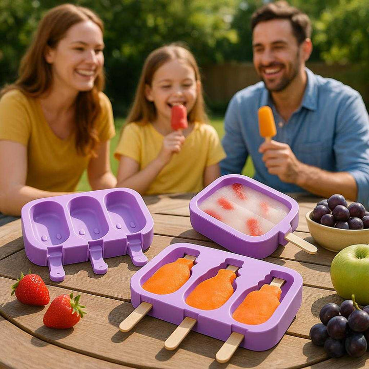 Silikone ispind form - Lilla A, B, C, D - Genanvendelig, Fleksibel: A different realistic backyard picnic setting where the product is securely positioned on a wooden table, filled with colorful frozen popsicles and surrounded by fresh fruits and a happy family enjoying a sunny day, with proper physics, shadows, and realistic integration into the cheerful outdoor environment.