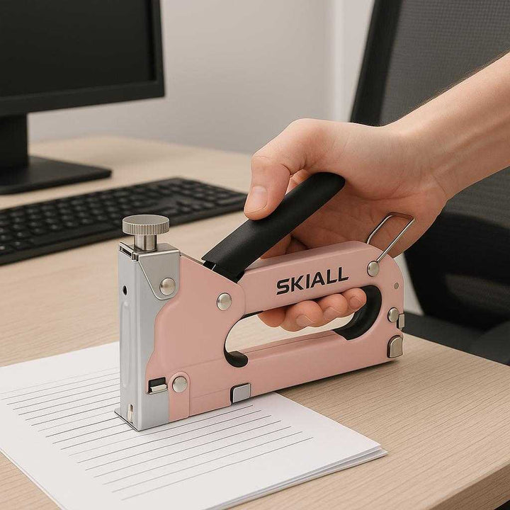 Stiftepistol i Pink og Blå - metal, Plastik, Gummi - Fleksibel og Ergonomisk: A different realistic office setting where the stapler is securely positioned on a modern desk, being used to bind a stack of documents together.