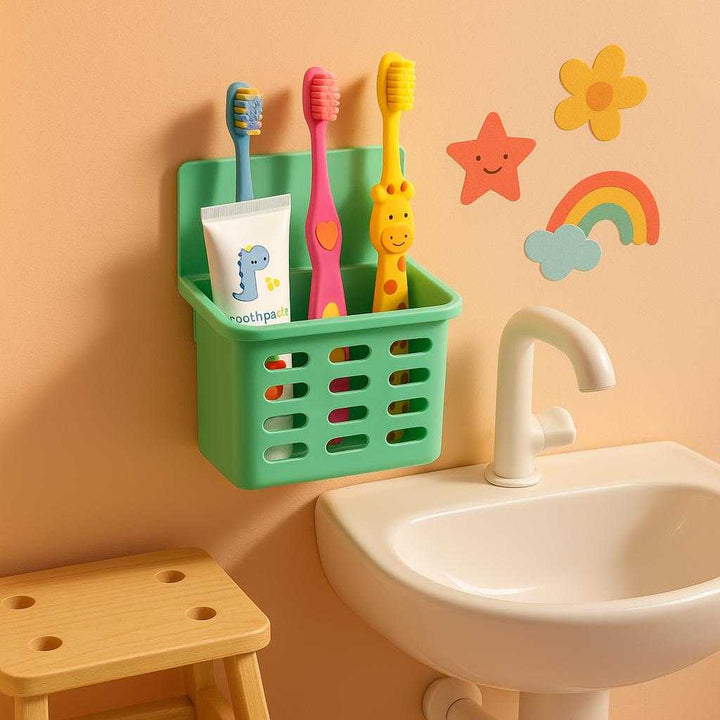 Tandbørsteholder til væg i moderne sort design - Plastik med mat finish, plads til 5 tandbørster: A different realistic children's bathroom setting where the toothbrush holder is securely positioned on a pastel-colored wall above a child-sized sink.