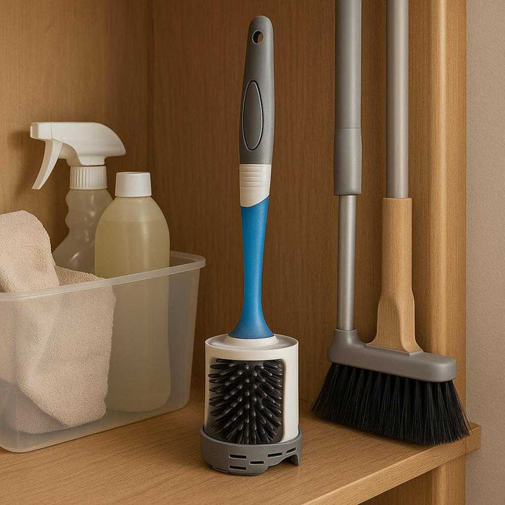 Toiletbørste med Indbygget Sæbedispenser - Innovativ og Praktisk i Grå og Blå Design: A different realistic setting in a compact, stylish home cleaning closet where the toilet brush is securely positioned upright in its holder on a wooden shelf.
