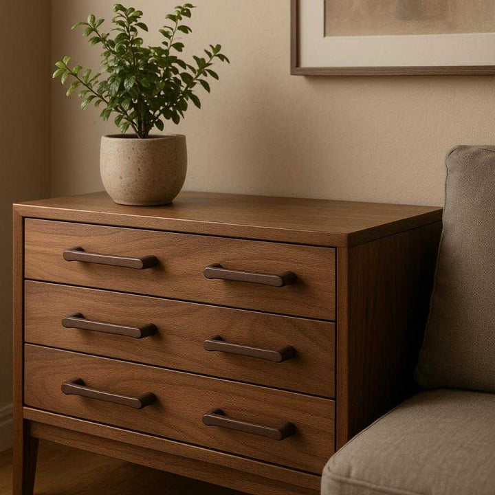 Trægreb i Bøg & Valnød – Minimalistisk Elegance til Skuffer og Skabe: A different realistic living room setup where the Trægreb i Bøg & Valnød handles are securely positioned on a stylish wooden cabinet.