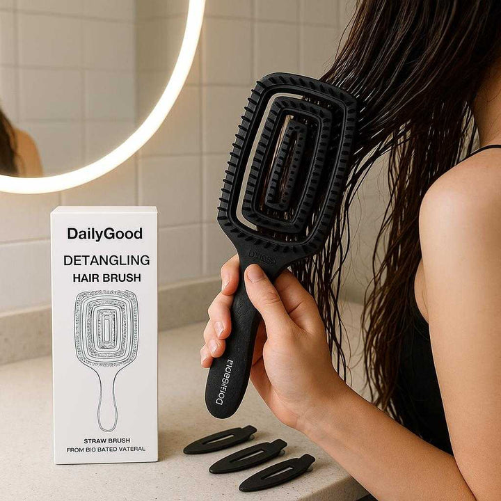 Udrednings børste - Praktisk og funktionel i farverne Sort, Lilla, Lyserød, Blå, Beige, Grøn: A realistic bathroom setting where the brush is properly grounded on a bathroom counter, being actively used by a person's hand to detangle long, wet hair in front of a lit mirror, with natural lighting casting realistic shadows and showing clear contact points where the brush rests against the hair.