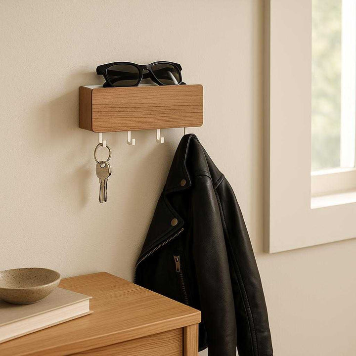 Væghylde i træ med læderrem - Moderne og funktionel opbevaring til hjemmet, Tilgængelig i Hvid og Sort: A realistic entryway setting where the shelf is properly grounded on a wall, being naturally placed above a small console table.