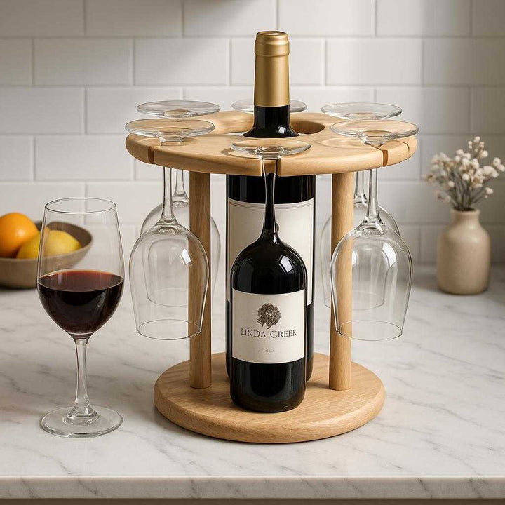 Vinholder i træ med plads til 6 flasker - Moderne og pladsbesparende design: A realistic modern kitchen setting where the wine holder is properly grounded on a sleek marble countertop, being naturally placed with six wine bottles elegantly positioned.